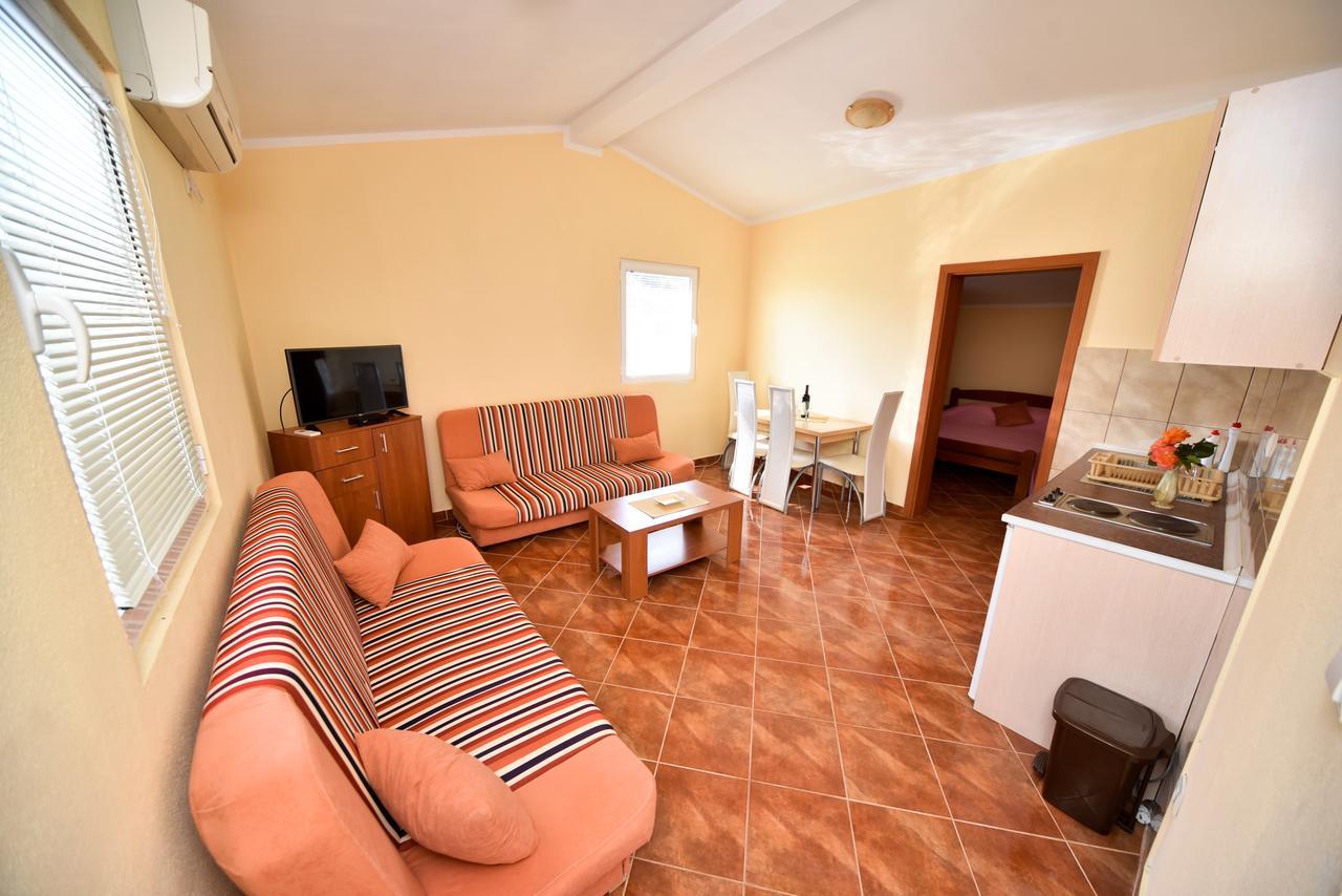 Apartmani Stanisic Čanj Buitenkant foto